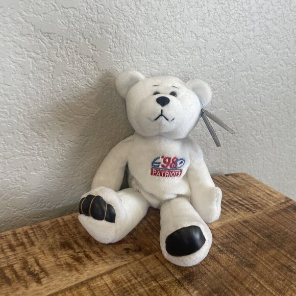 98' NEW ENGLAND PATRIOTS BLEDSOE 11 LIMITED TREASURES Premium Bear Beanbag - Picture 3 of 10
